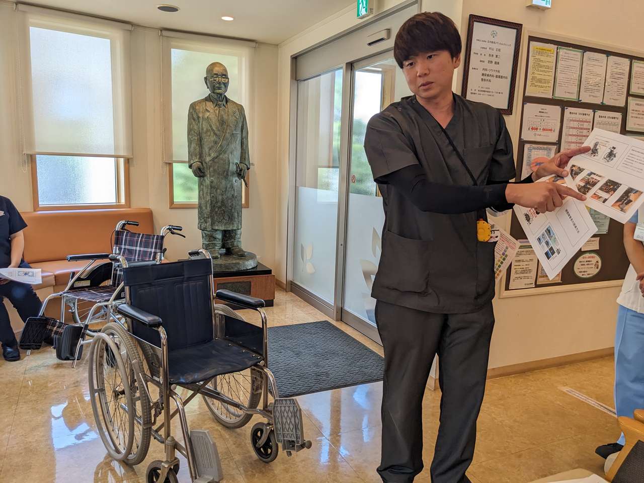 職員勉強会を開催しました~車椅子操作と視覚障害者の誘導方法について~
